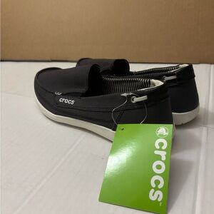 Crocs Women's Walu Canvas Loafer size 9